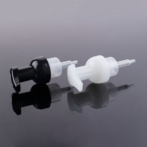 Preço competitivo Baixo Moq Amostra grátis personalizada feita na China Vende bem Dispensador reciclável recarregável embutido de mola Pp 40/400 1,6 ± 0,10 cc 0,8 ± 0,10 cc Garrafa de bomba de espuma de plástico